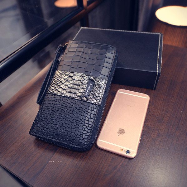 Стилен дамски портфейл в различни модели и цветове