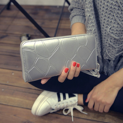 Семпъл модел дамски портфейл с дръжка в много цветове