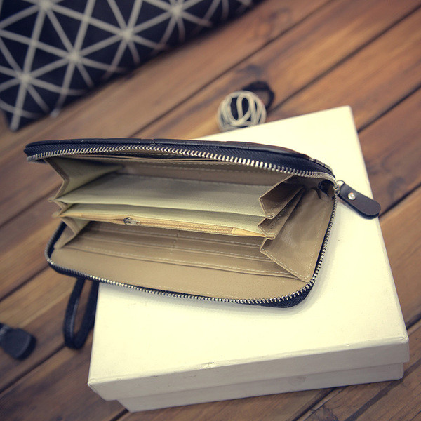 Семпъл модел дамски портфейл с дръжка в много цветове