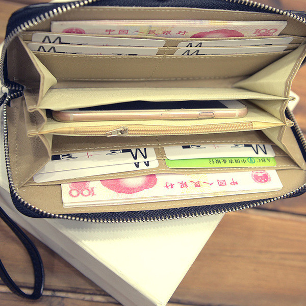 Семпъл модел дамски портфейл с дръжка в много цветове