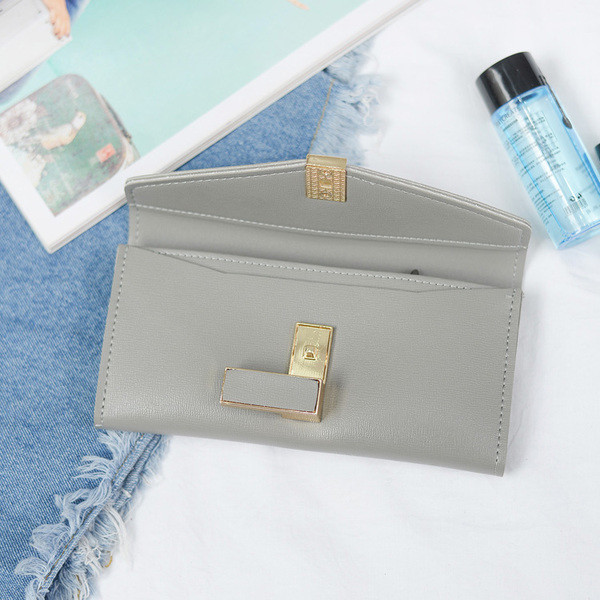 Красив дамски портфейл  в три цвята с метална декорация