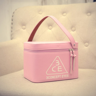 Козметична дамска чанта с изображение в много цветове