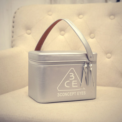 Козметична дамска чанта с изображение в много цветове