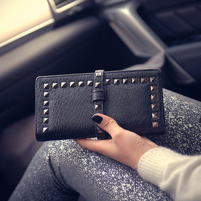 Дамски портфейл с декорация нит в бежов и черен цвят