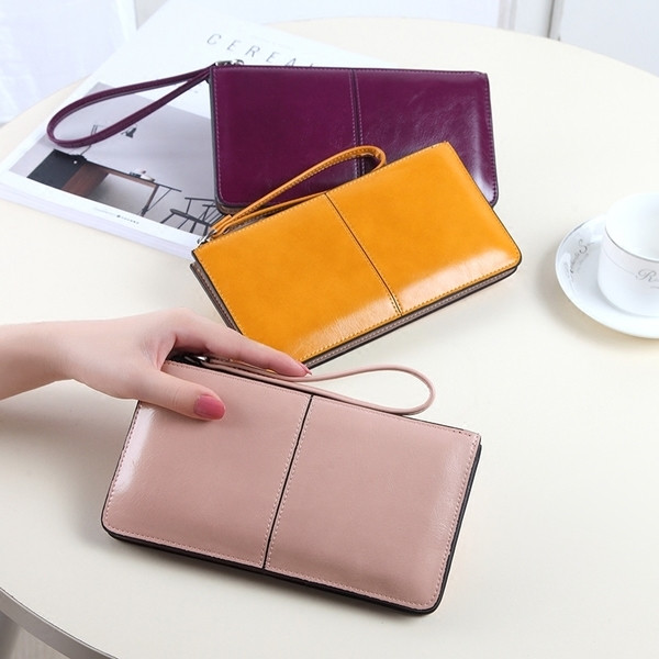 Изчистен дамски портфейл с дръжка в много цветове