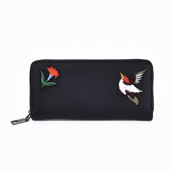 Модерен дамски портфейл в черен цвят с бродерия 