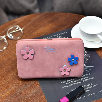 Сладък дамски портфейл с декорация цветя и дръжка в няколко цвята