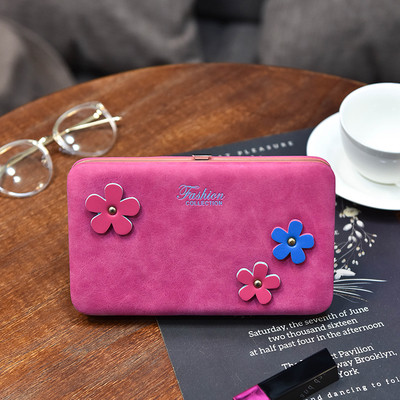 Сладък дамски портфейл с декорация цветя и дръжка в няколко цвята