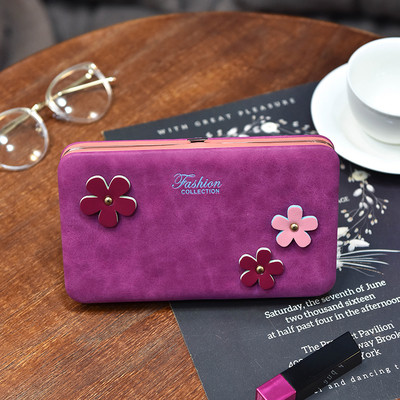 Сладък дамски портфейл с декорация цветя и дръжка в няколко цвята