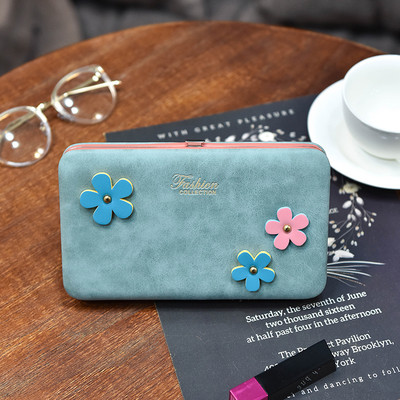 Сладък дамски портфейл с декорация цветя и дръжка в няколко цвята