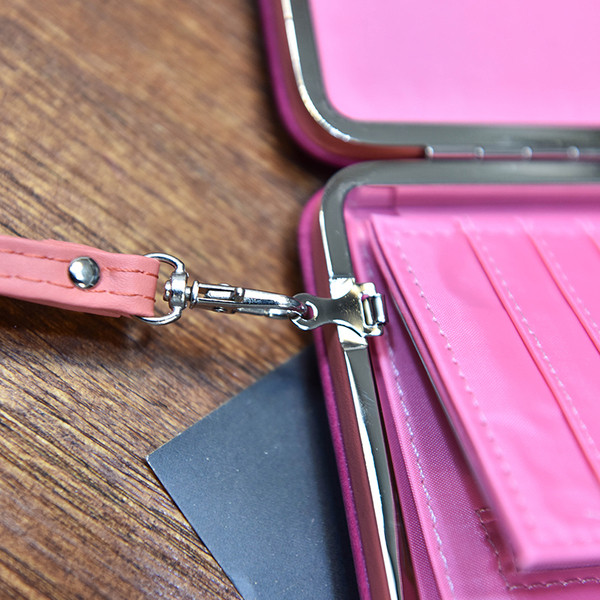 Сладък дамски портфейл с декорация цветя и дръжка в няколко цвята