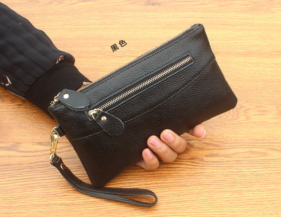 Дамски портфейл с ципове и с дръжка в няколко цвята