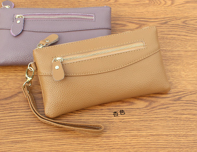 Дамски портфейл с ципове и с дръжка в няколко цвята