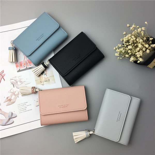 Малък портфейл за дамите с пискюл в четири цвята