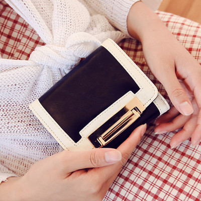 Стилен дамски портфейл в черно-бял цвят 