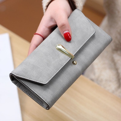 Нежен портфейл за дамите с метална декорация