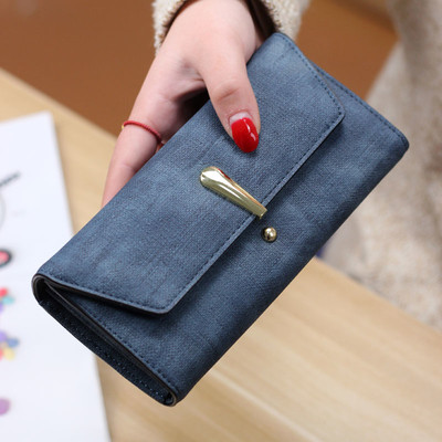 Нежен портфейл за дамите с метална декорация