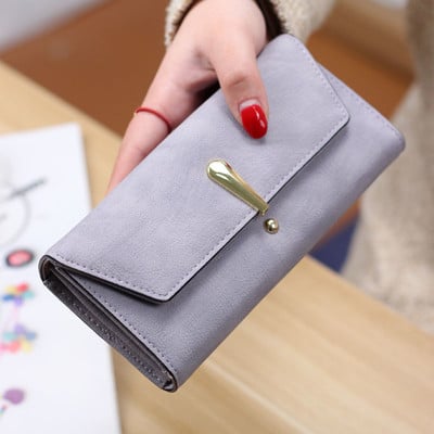 Нежен портфейл за дамите с метална декорация