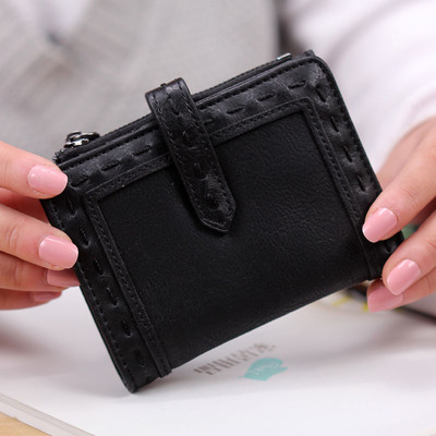 Мини портфейл за дамите с плетена декорация 