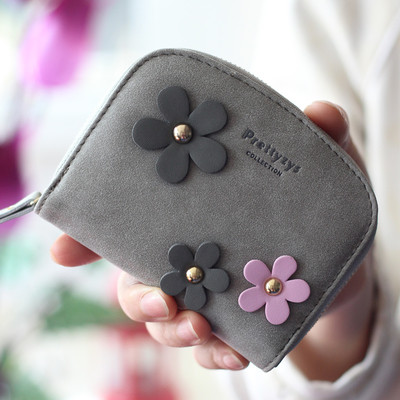 Мини портфейл с декорация цветя в различни цветове