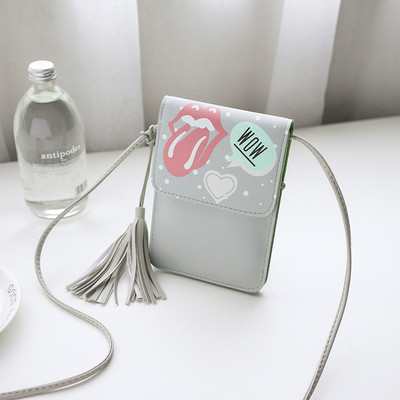 Модерна дамска чанта с пискюли и изображение