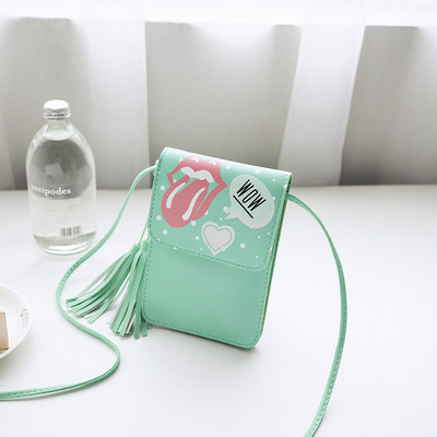 Модерна дамска чанта с пискюли и изображение