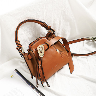 Ежедневна дамска чанта в бежов, кафяв и черен цвят