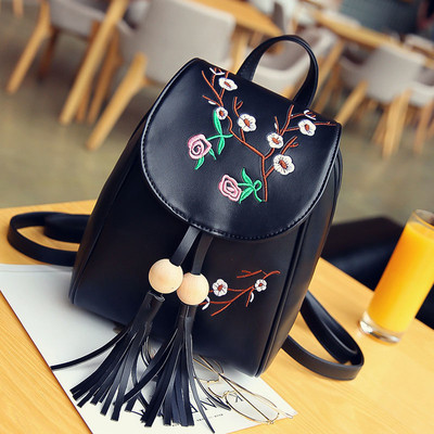 Καλοκαιρινό γυναικείο σακίδιο με φούντα και κεντήματα σε έξι χρώματα