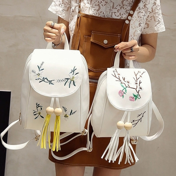 Καλοκαιρινό γυναικείο σακίδιο με φούντα και κεντήματα σε έξι χρώματα