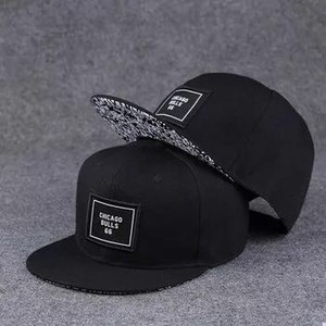 Бейзболна мъжка шапка в много различни модели