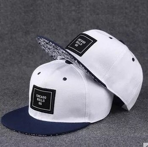 Бейзболна мъжка шапка в много различни модели