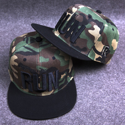 Бейзболна мъжка шапка в много различни модели