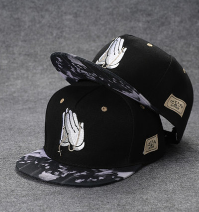 Бейзболна мъжка шапка в много различни модели