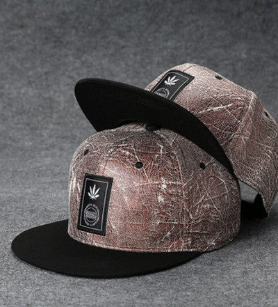 Бейзболна мъжка шапка в много различни модели