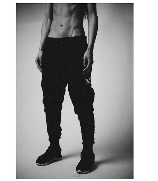 Спортен мъжки панталон в черен цвят