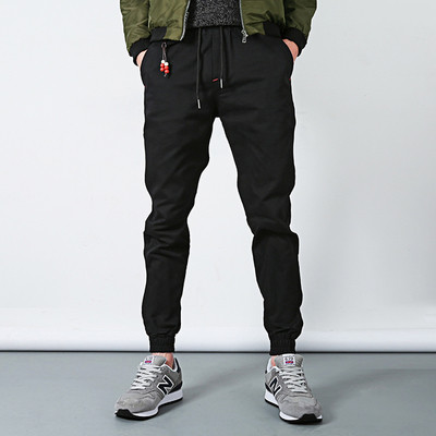 Κομψά αντρικά παντελόνια σε σκούρο μπλε και μαύρο, κατάλληλα για τη καθημερινή ζωή