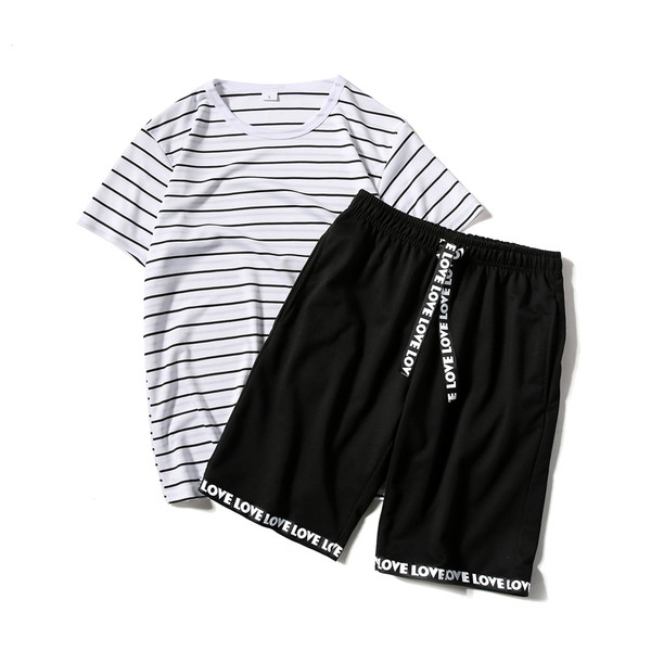 Ανδρική αθλητική φόρμα - ριγέ μπλουζάκι και σορτς με επιγραφή