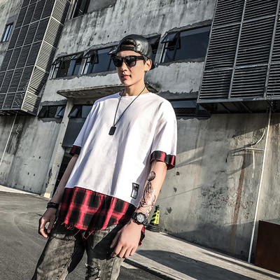 Ежедневна мъжка тениска в бял и черен цвят в свободен модел