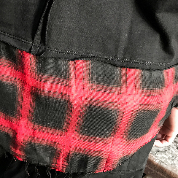 Ежедневна мъжка тениска в бял и черен цвят в свободен модел