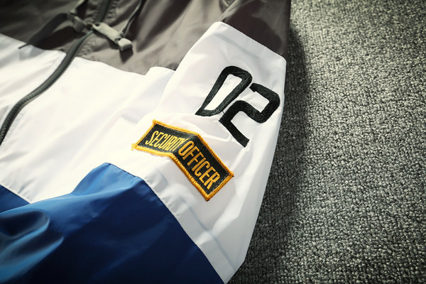 Αθλητικό ανδρικό μπουφάν με κουκούλα κατάλληλο για τη καθημερινή ζωή