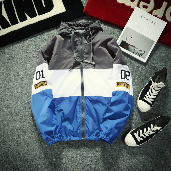 Αθλητικό ανδρικό μπουφάν με κουκούλα κατάλληλο για τη καθημερινή ζωή