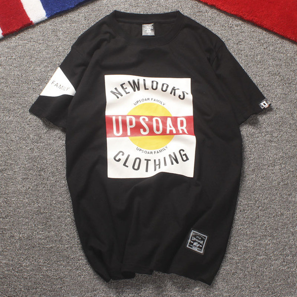 Αντρικά μπλουζάκια σε διάφορα μοντέλα κατάλληλα για την καθημερινή ζωή