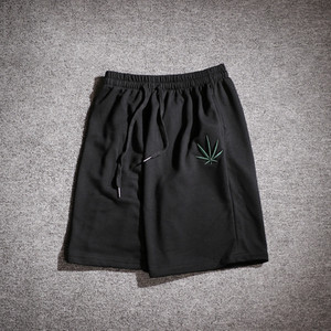 Ежедневни мъжки шорти в бял и черен цвят с бродерия