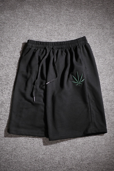 Ежедневни мъжки шорти в бял и черен цвят с бродерия