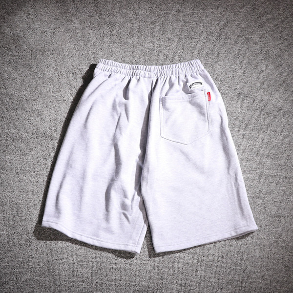 Ежедневни мъжки шорти в бял и черен цвят с бродерия