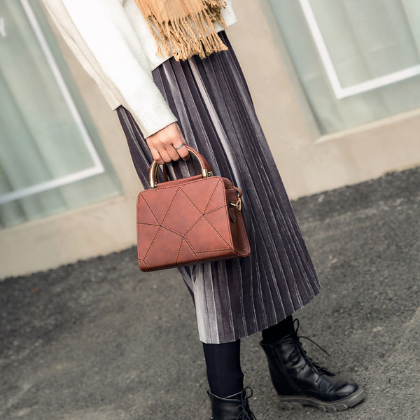 Малка дамска чанта в кафяв, сив и черен цвят