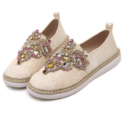 Πολύ κομψές γυναικεία καθημερινά μοκασίνια με ενδιαφέρον λαμπερά βότσαλα