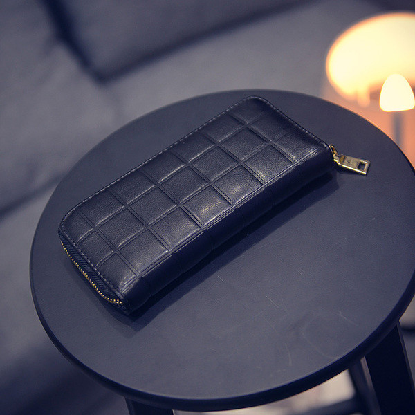 Дамски портфейл в черен, червен и син цвят