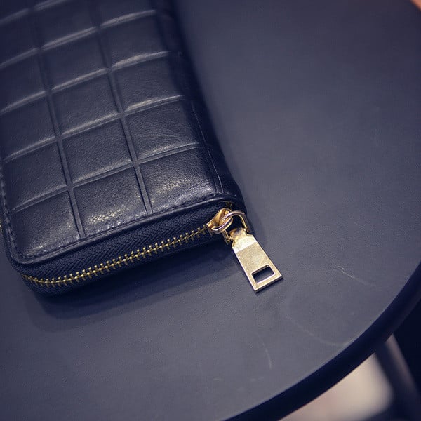 Дамски портфейл в черен, червен и син цвят