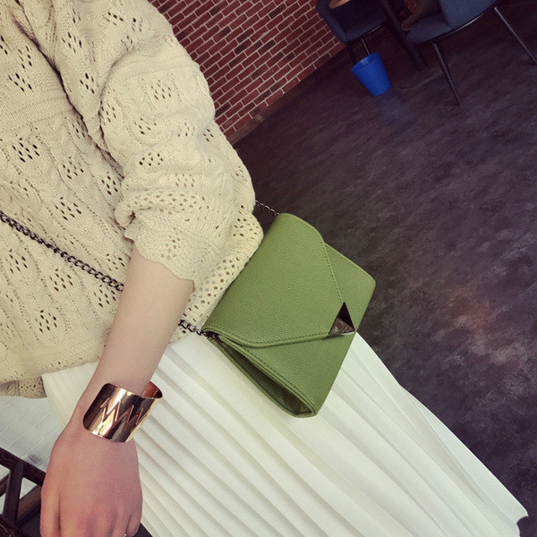 Мини дамски клъч с метална дръжка в няколко цвята